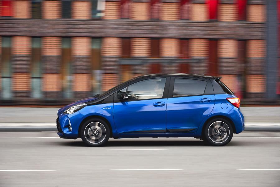  Toyota Yaris Hybrid Bi-Tone 2017 года  (фото 22 из 42)